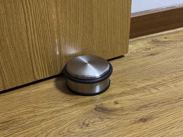 Sosten de puerta. Removible. Altura 46 mm