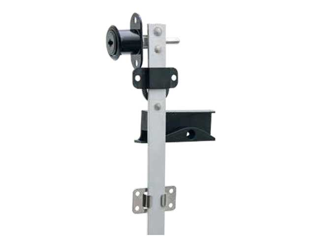 Cerradura central de cierre frontal, con sistema antivuelco de apertura.